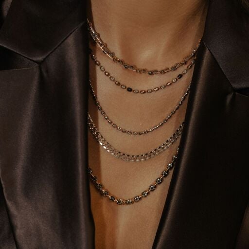 İÇİ DOLU ZİNCİRLER