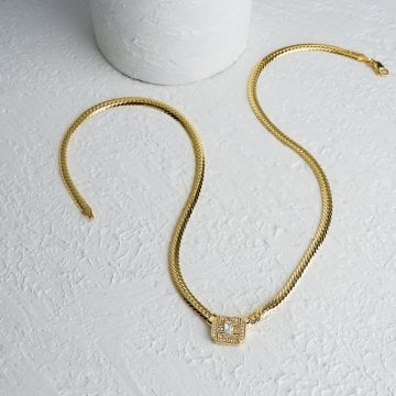 Baget Beyaz Taşlı Balıksırtı Kolye